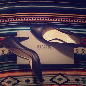 Kenneth Cole Reaction So Savvy Pumps